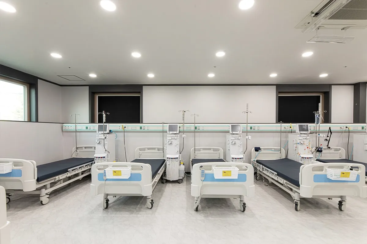 전 병상 중환자실용 전동침대와 의료가스 설비를 갖춘 아너스힐병원 병실